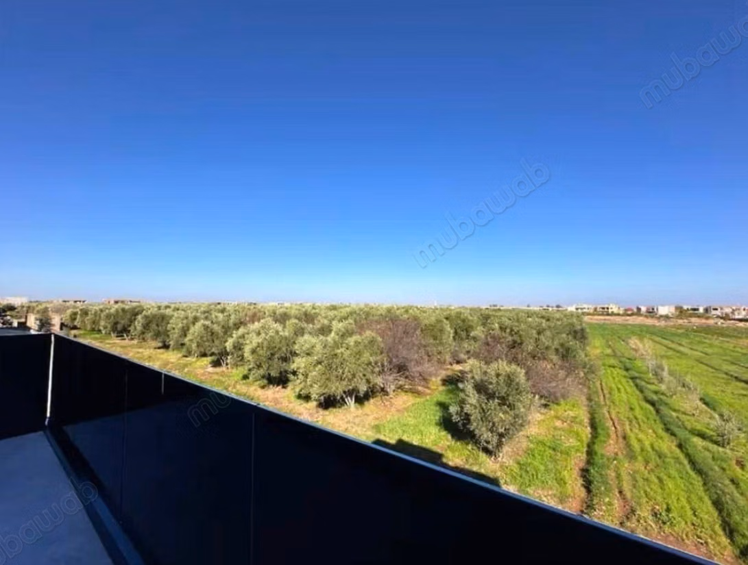 Te koop luxe villa aan de Route de l'Ourika. 6 comfortabele kamers. Goed ingericht