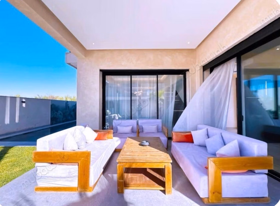 Te koop luxe villa aan de Route de l'Ourika. 6 comfortabele kamers. Goed ingericht
