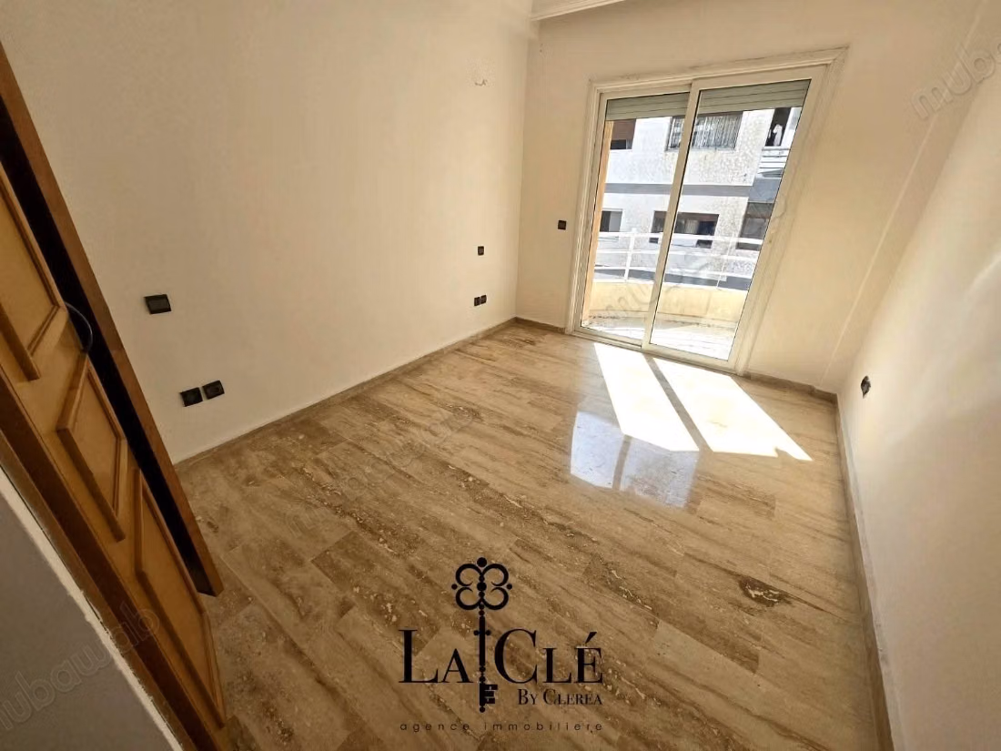 Affitta questo appartamento a Bourgogne Est. 2 camere. Terrazza e ascensore