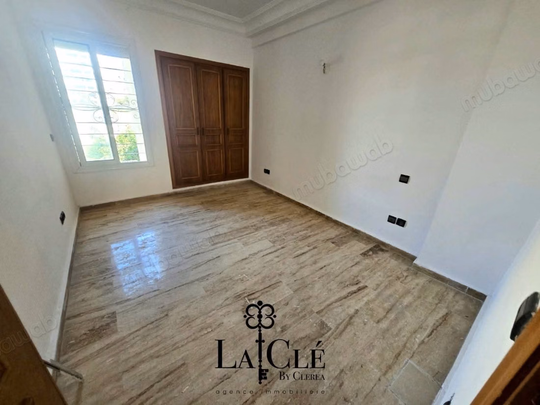Affitta questo appartamento a Bourgogne Est. 2 camere. Terrazza e ascensore