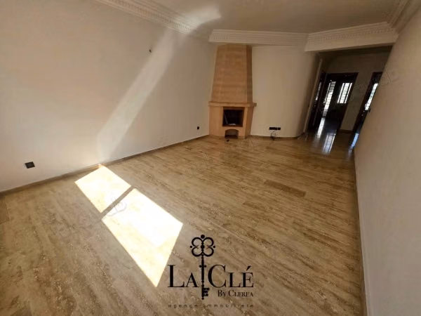 Alquila este apartamento en Bourgogne Este. 2 habitaciones. Terraza y ascensor