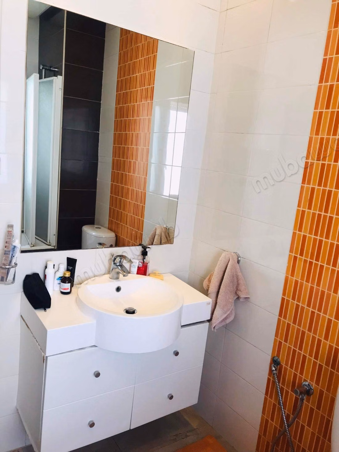 Proprietà in affitto a Cité El Khalil. 4 belle camere. Sistema satellitare e residenza sicura.