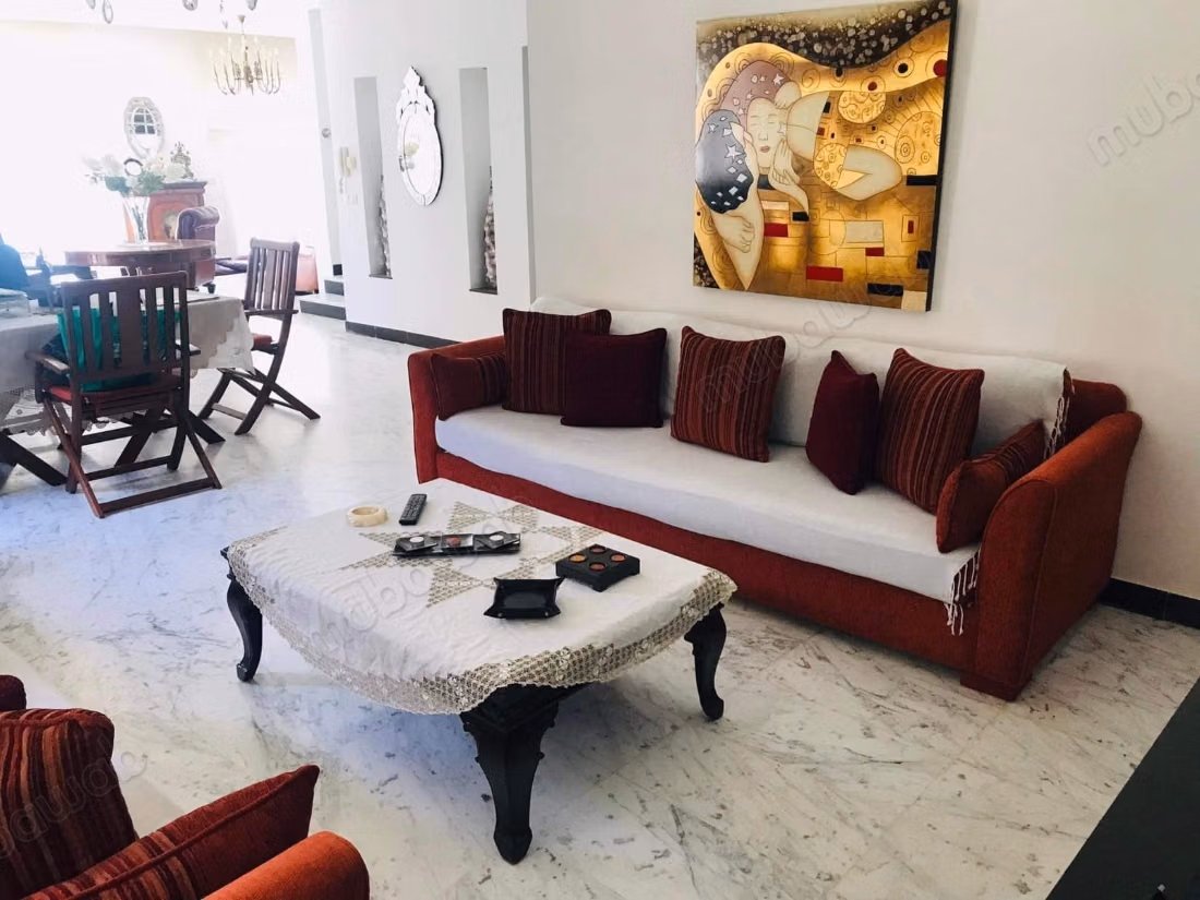 Proprietà in affitto a Cité El Khalil. 4 belle camere. Sistema satellitare e residenza sicura.