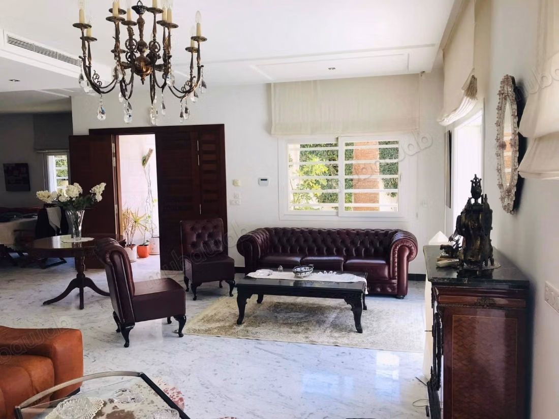 Proprietà in affitto a Cité El Khalil. 4 belle camere. Sistema satellitare e residenza sicura.