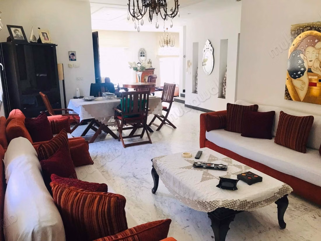Proprietà in affitto a Cité El Khalil. 4 belle camere. Sistema satellitare e residenza sicura.
