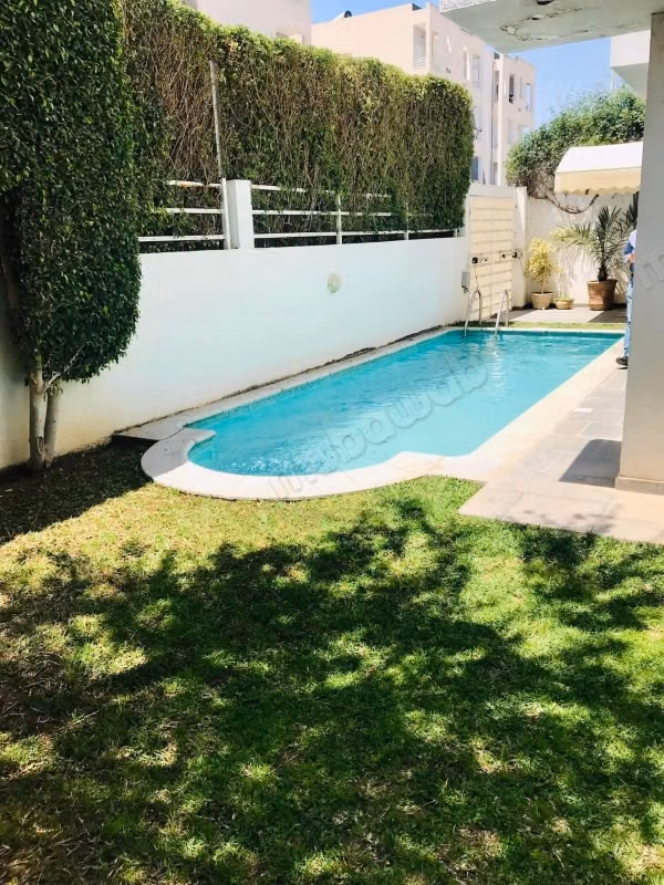 Proprietà in affitto a Cité El Khalil. 4 belle camere. Sistema satellitare e residenza sicura.