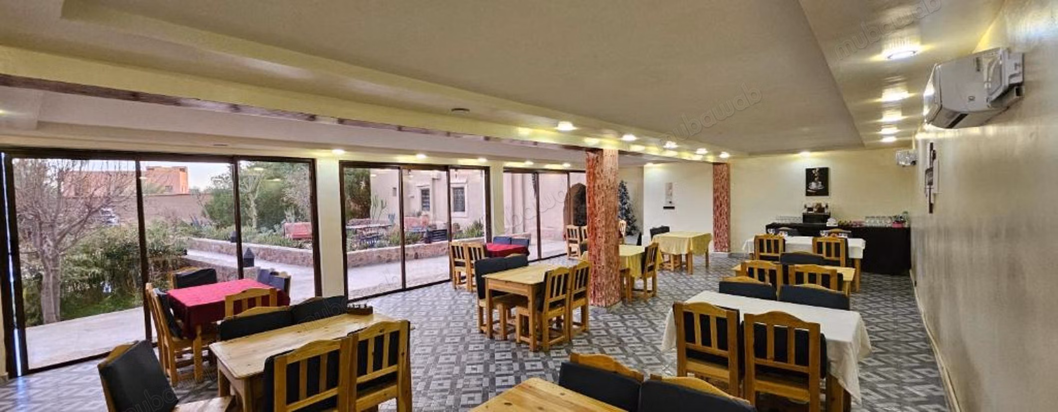 Maison d'hôte à vendre de 14 chambres 
piscine jardin