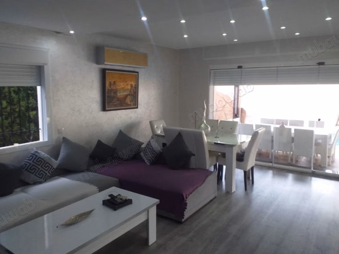 Maison de luxe à vendre à Mdiq. 3 chambres confortables. Meublée