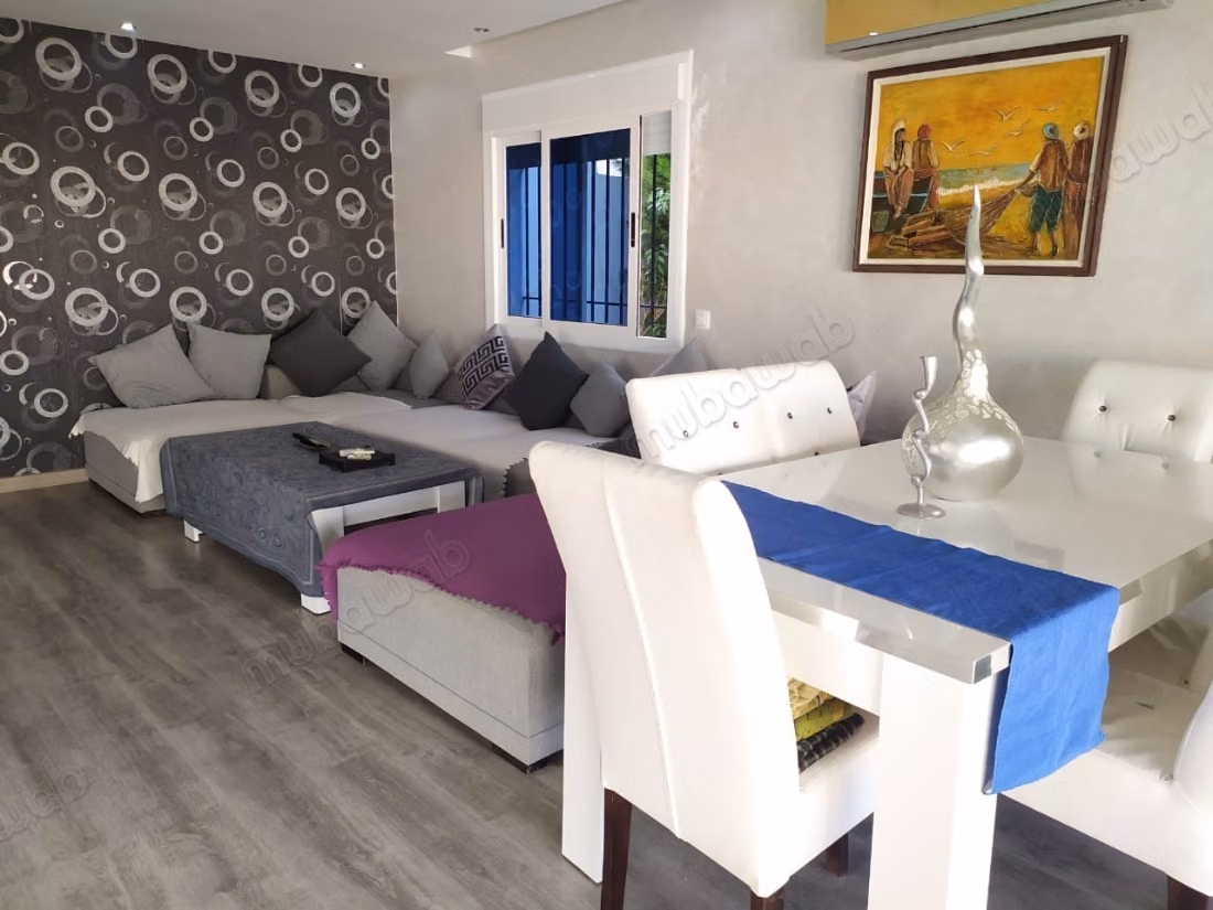 Maison de luxe à vendre à Mdiq. 3 chambres confortables. Meublée