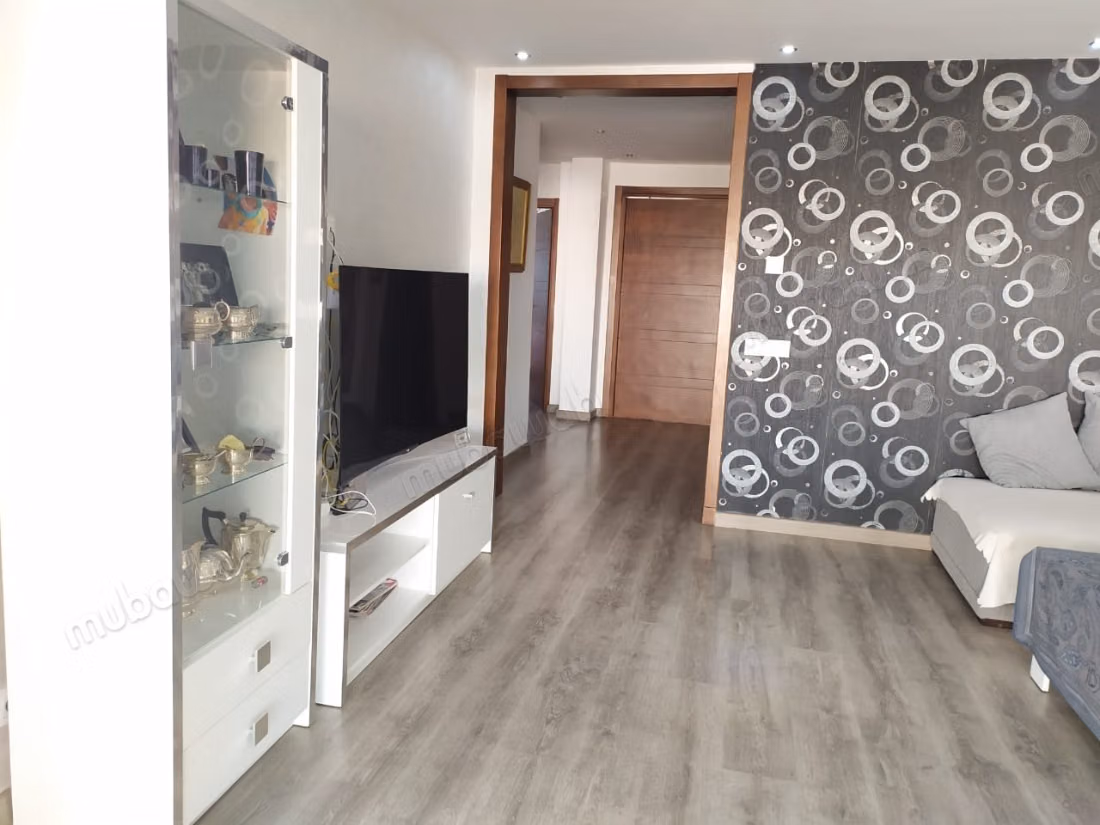 Maison de luxe à vendre à Mdiq. 3 chambres confortables. Meublée