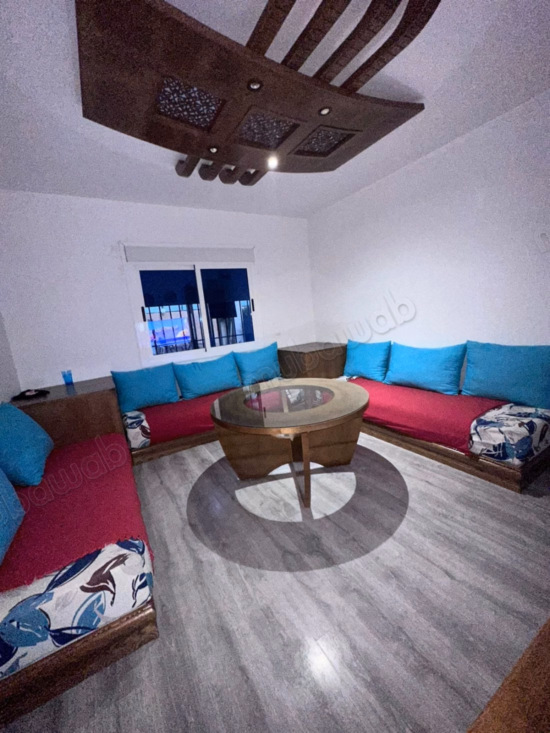 Maison de luxe à vendre à Mdiq. 3 chambres confortables. Meublée