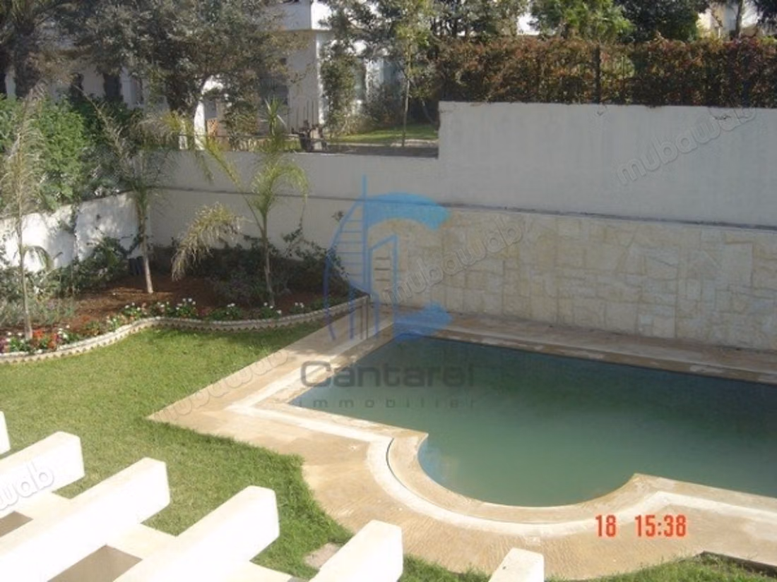 Villa avec piscine et jardin à louer 
almaz