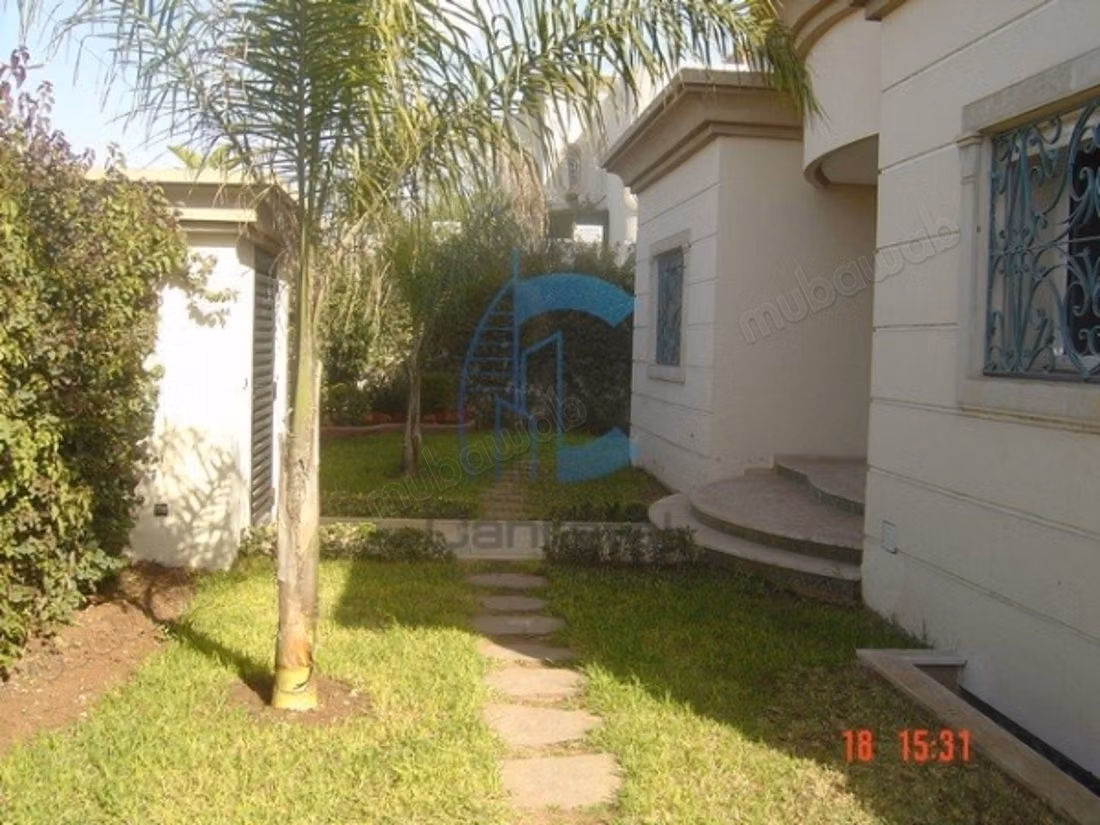 Villa avec piscine et jardin à louer 
almaz