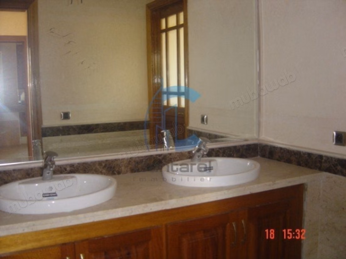 Villa avec piscine et jardin à louer 
almaz