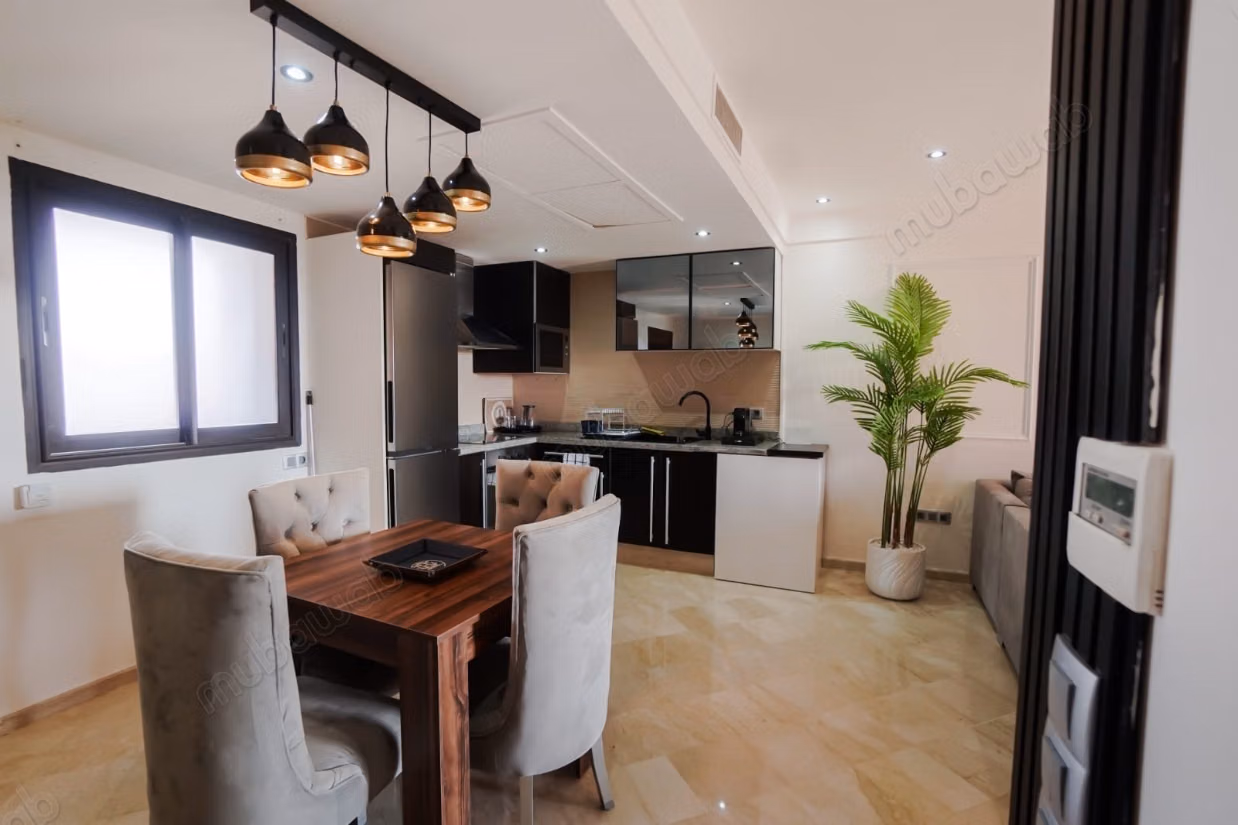 Appartement à louer à Route Casablanca. 
Surface de 92 m². 
Bien meublé