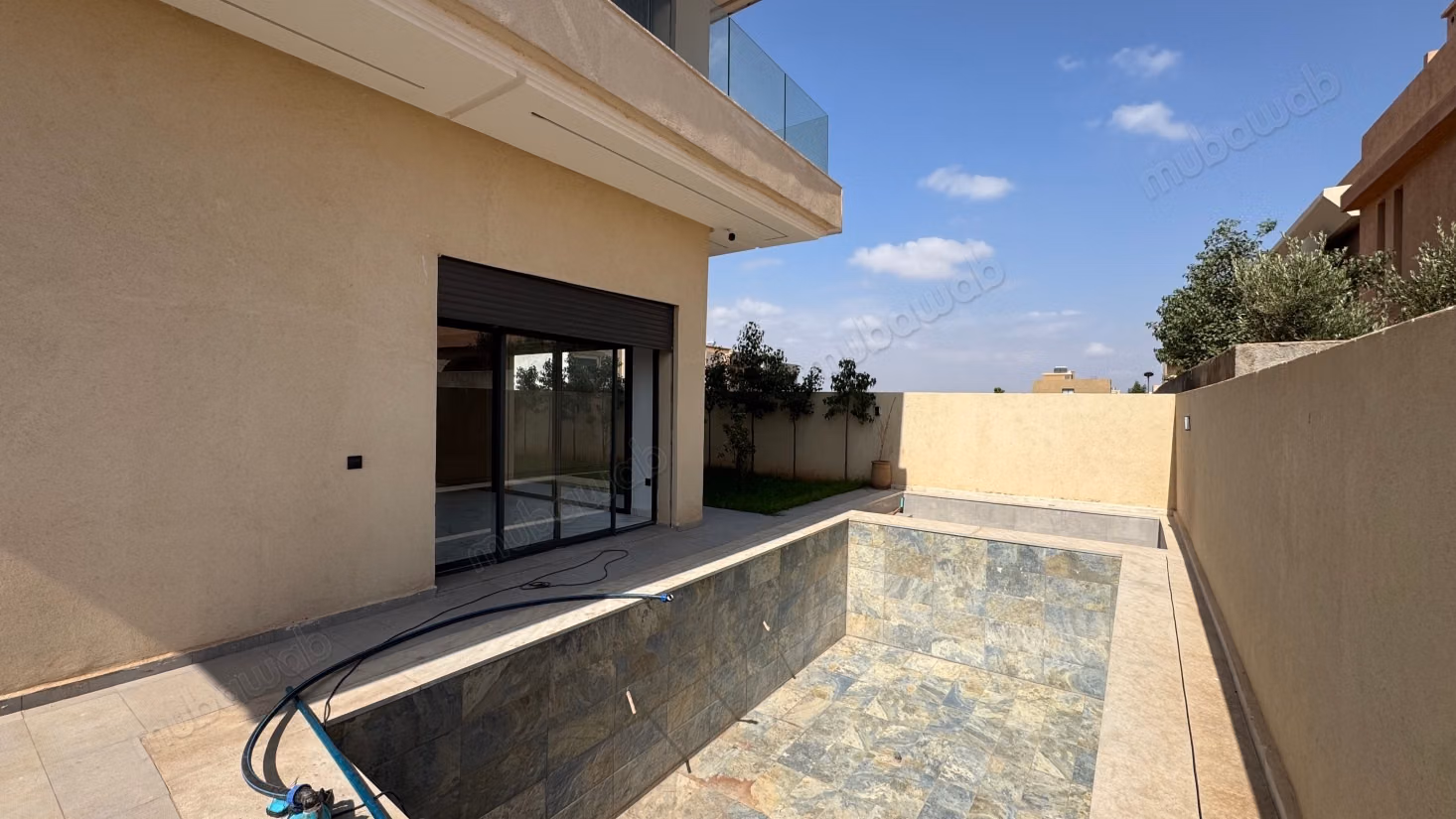 Villa neuve avec piscine 
Résidence Alliances