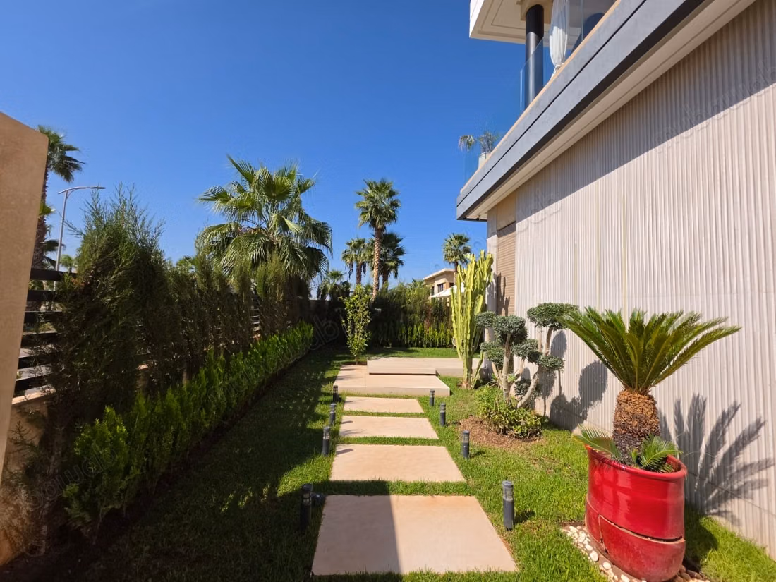Villa de Prestige à Vendre – Route d’Amezmiz