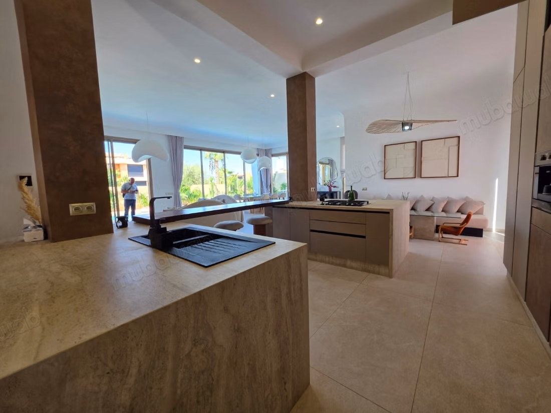 Villa de Prestige à Vendre – Route d’Amezmiz