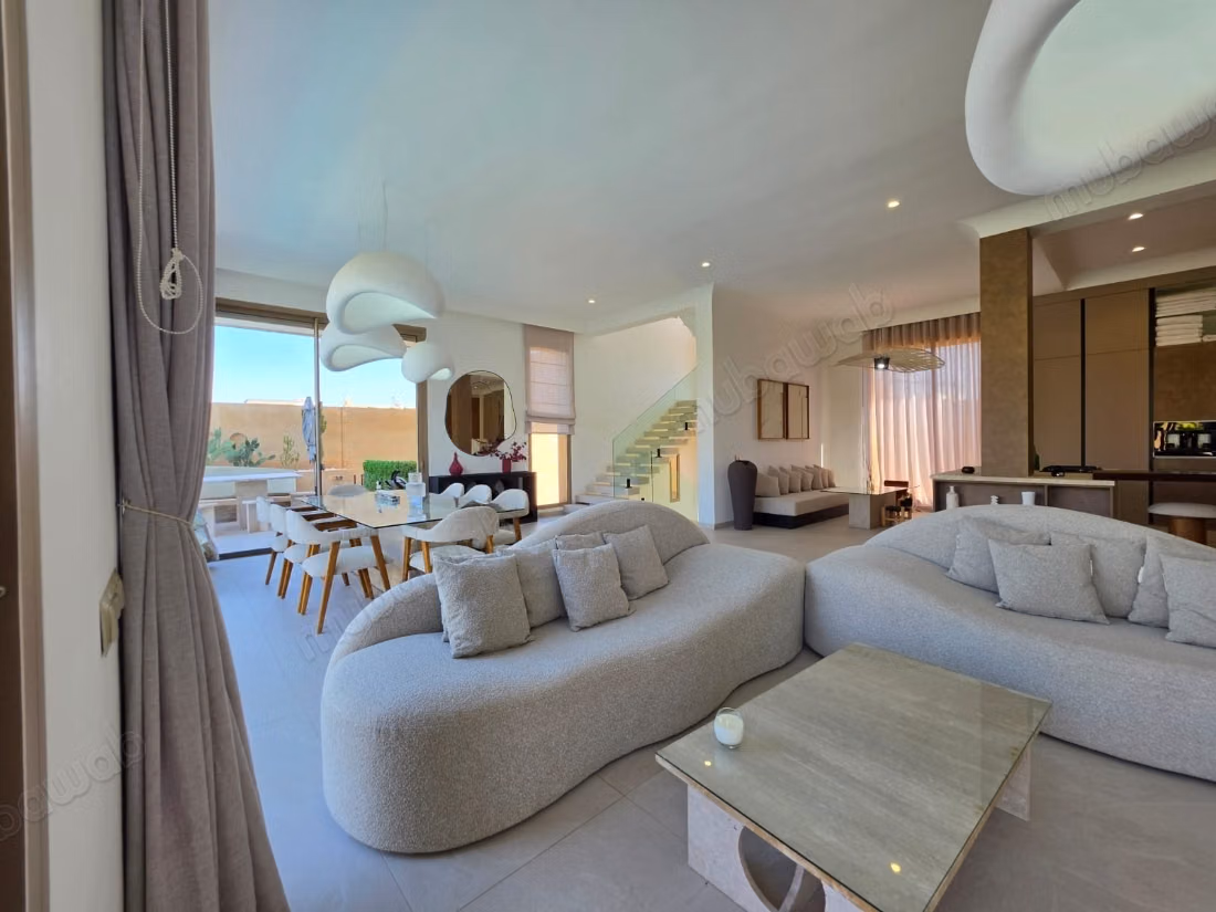 Villa de Prestige à Vendre – Route d’Amezmiz