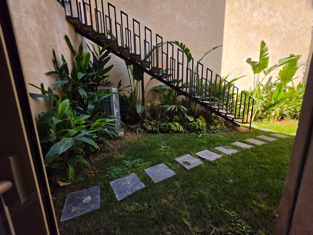 Villa de Prestige à Vendre – Route d’Amezmiz