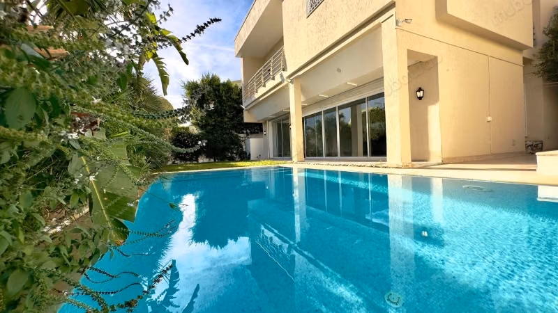À louer Villa S5 avec piscine au Lac 2