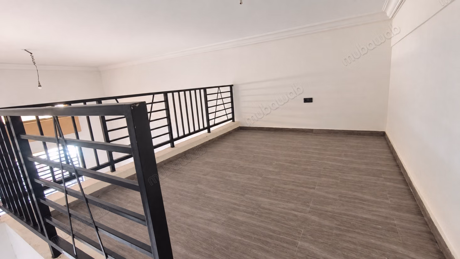 Local commercial 53 m² avec mezzanine – Majorelle
