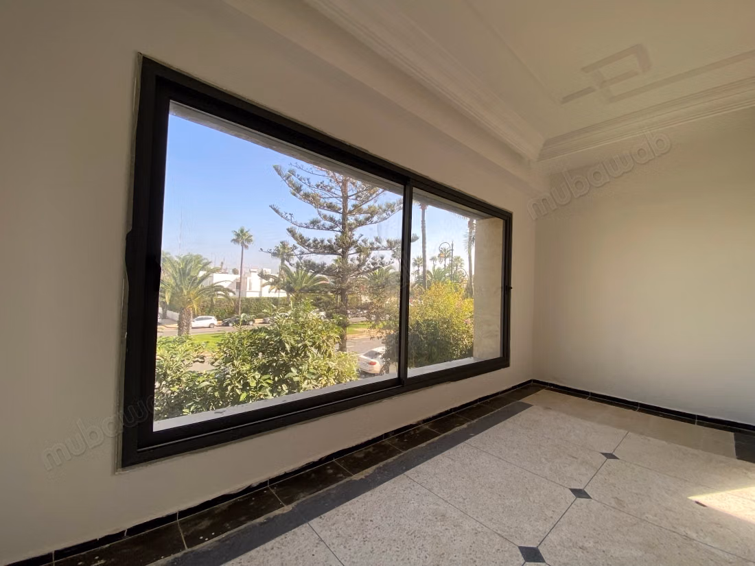 Superbe villa à usage commercial à louer à Agdal. Surface totale 711 m²