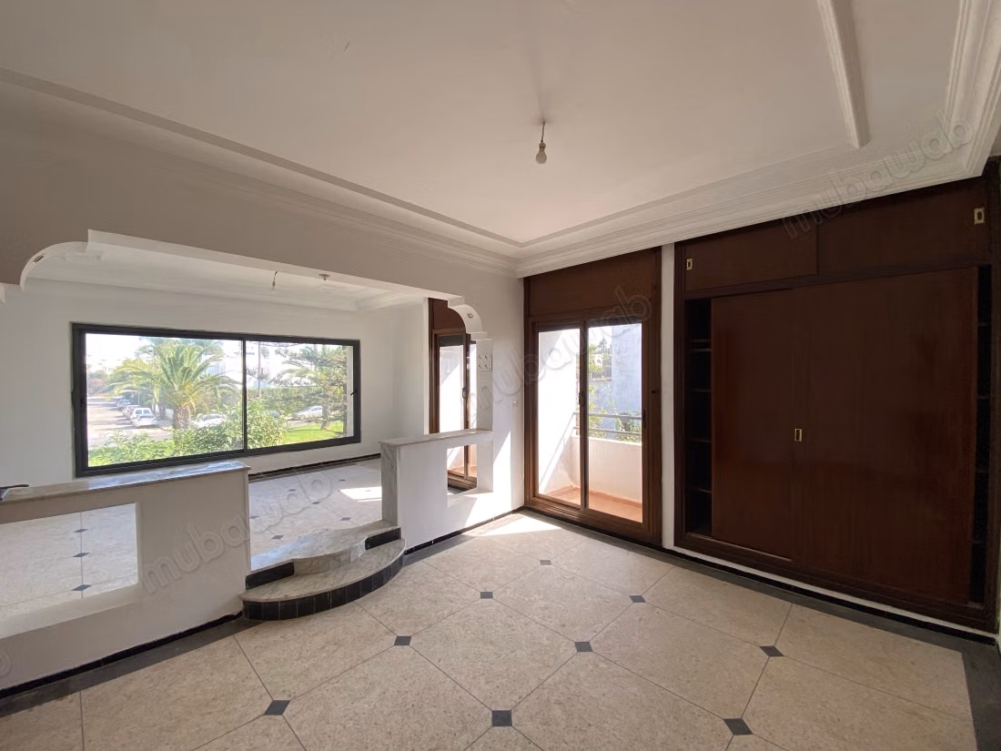Superbe villa à usage commercial à louer à Agdal. Surface totale 711 m²