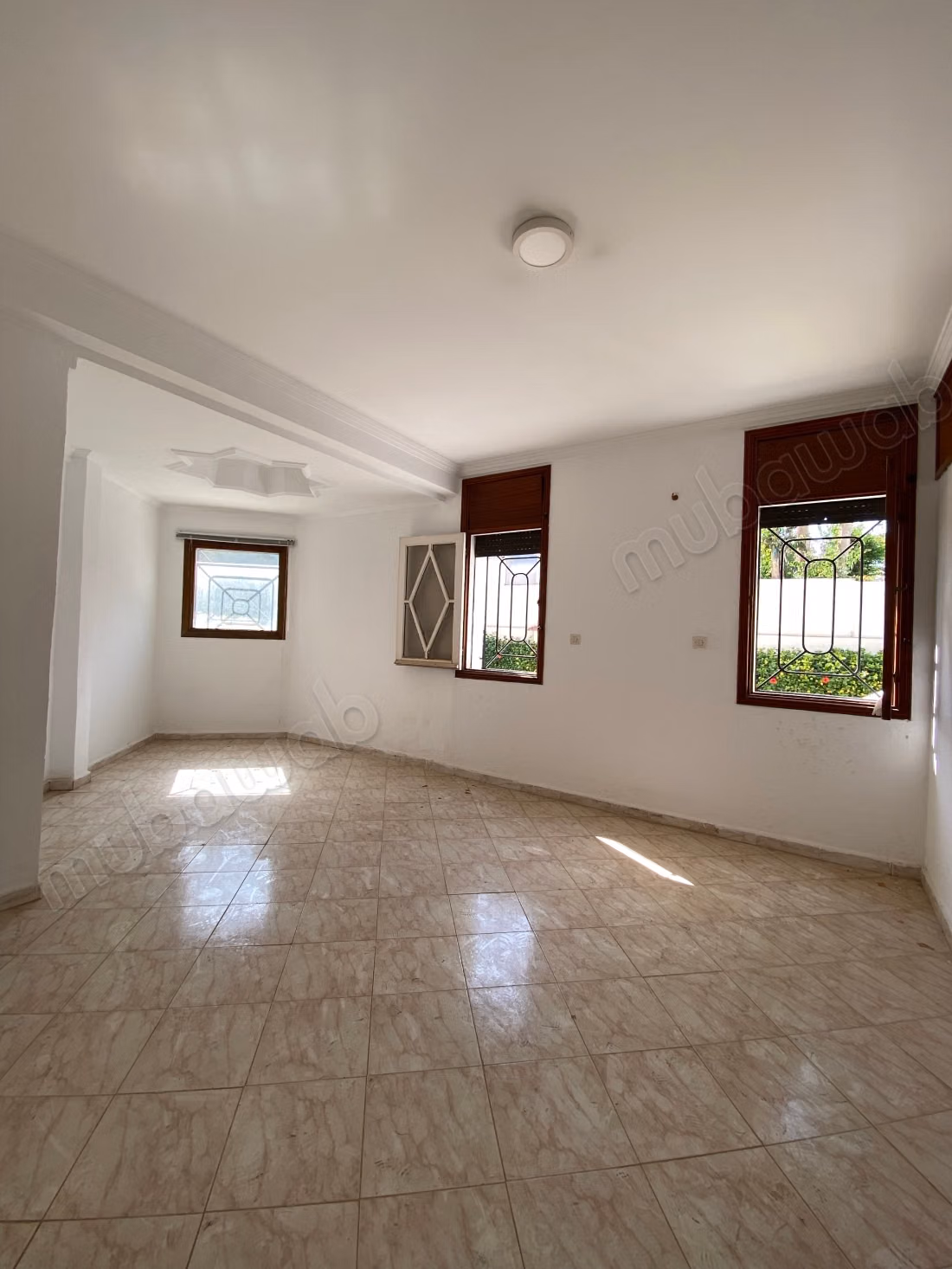 Superbe villa à usage commercial à louer à Agdal. Surface totale 711 m²