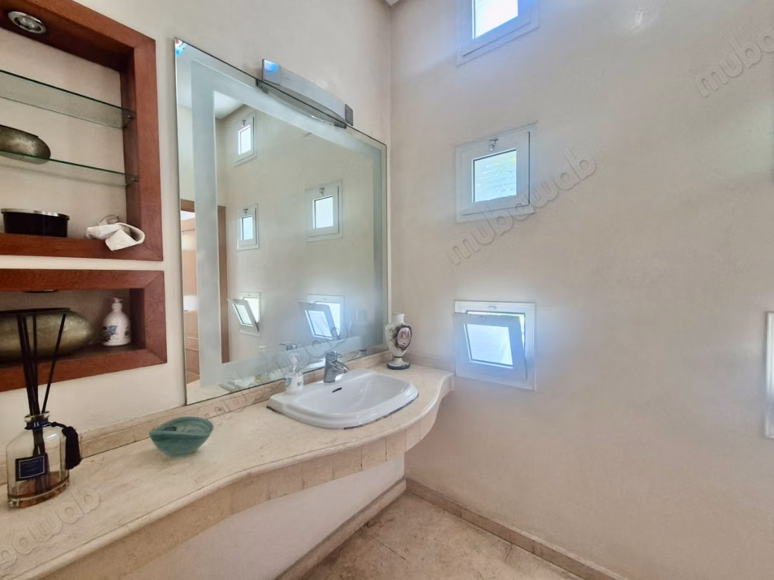 Villa Vide avec Piscine 
Ain Diab Extension