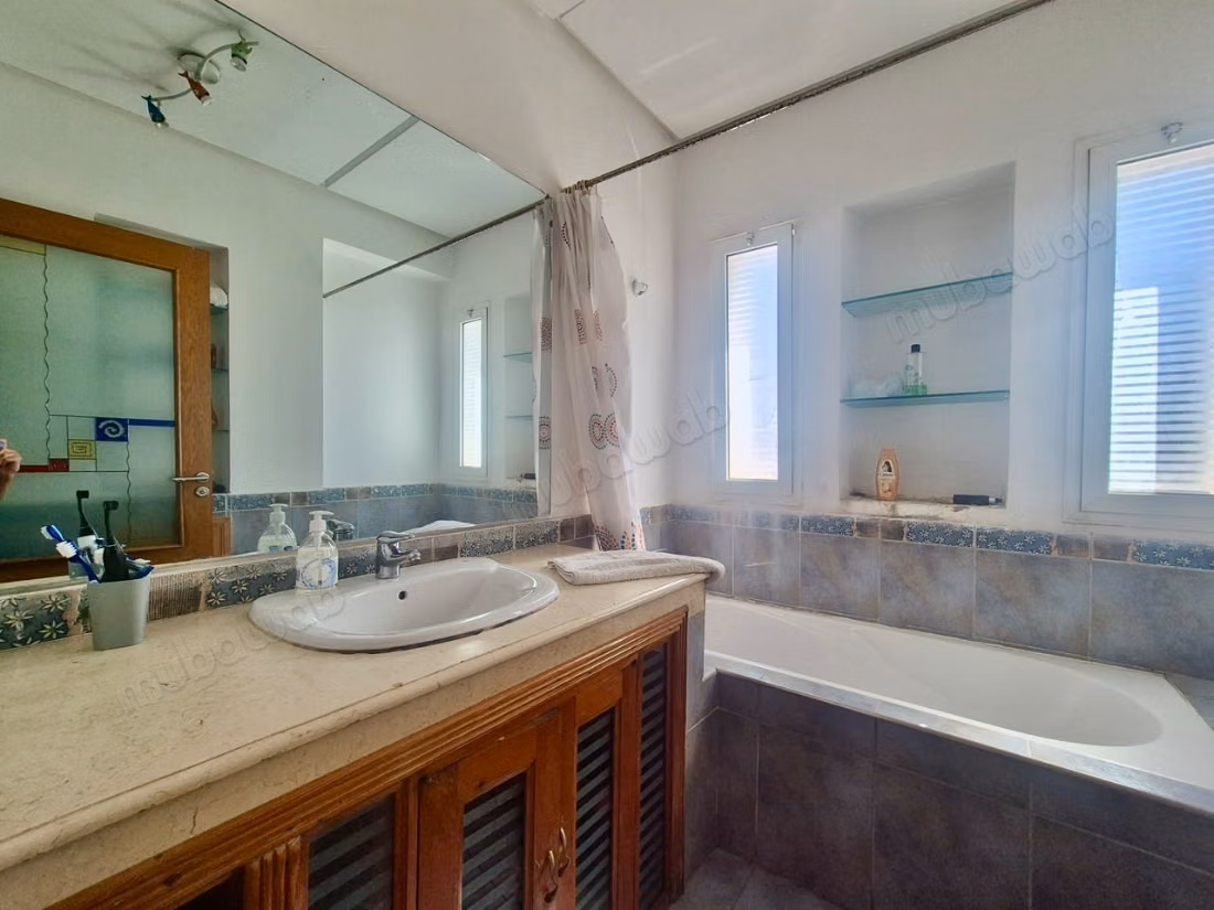 Villa Vide avec Piscine 
Ain Diab Extension