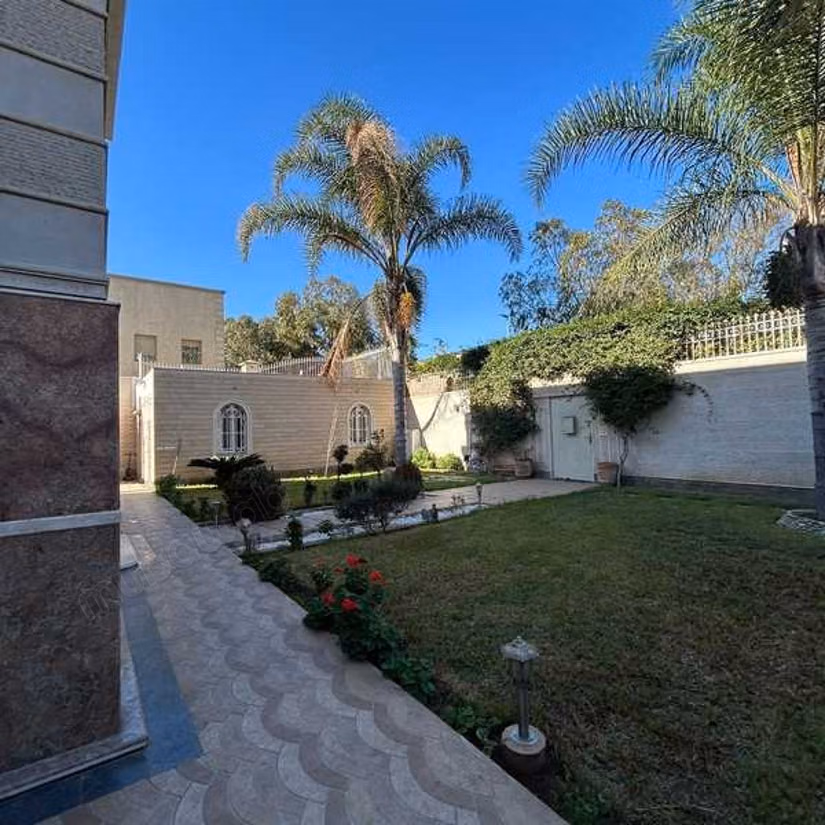 Villa à Vendre de 830.0 m² à Casablanca, Polo Maarif