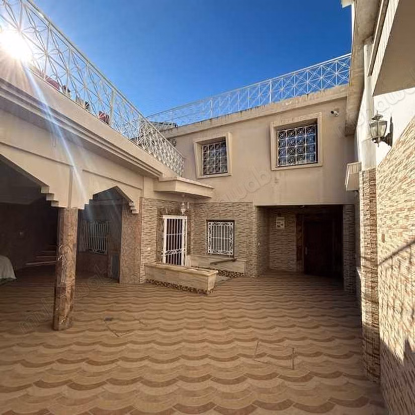 Villa à Vendre de 830.0 m² à Casablanca, Polo Maarif