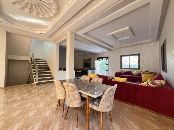 Villa en venta en Targa con piscina