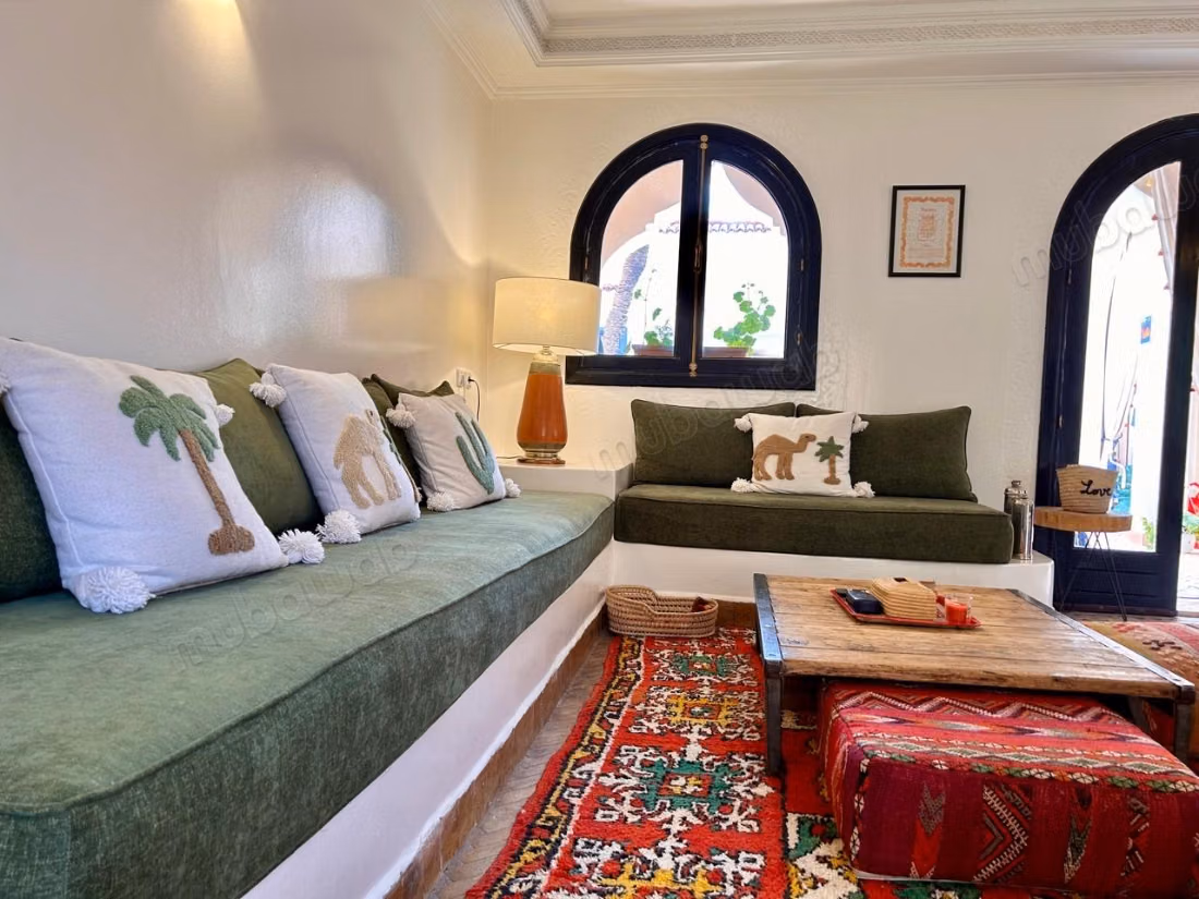 Titre: Villa avec Rooftop à Palmeraie – 5 Chambres, Piscine & Terrain en Jouissance
