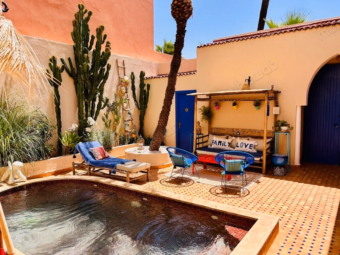 Titre: Villa avec Rooftop à Palmeraie – 5 Chambres, Piscine & Terrain en Jouissance