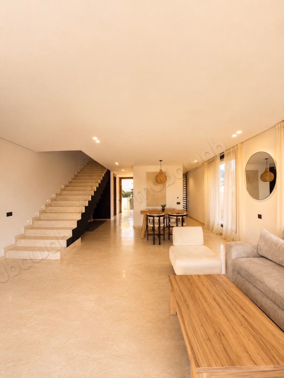 Location saisonnière villa de luxe à Route de Tahanaout. 
3 chambres agréables. 
Piscine et air conditionné