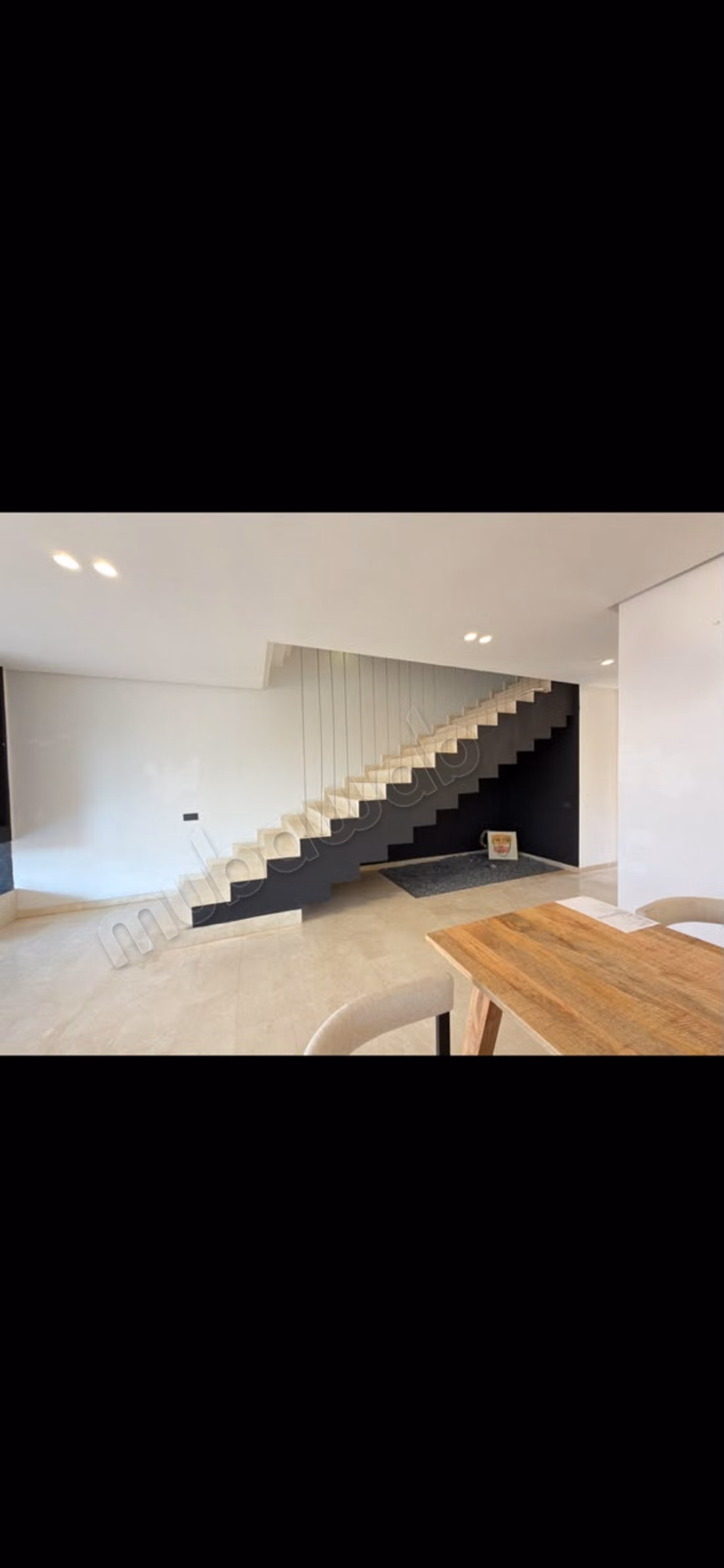 Location saisonnière villa de luxe à Route de Tahanaout. 
3 chambres agréables. 
Piscine et air conditionné
