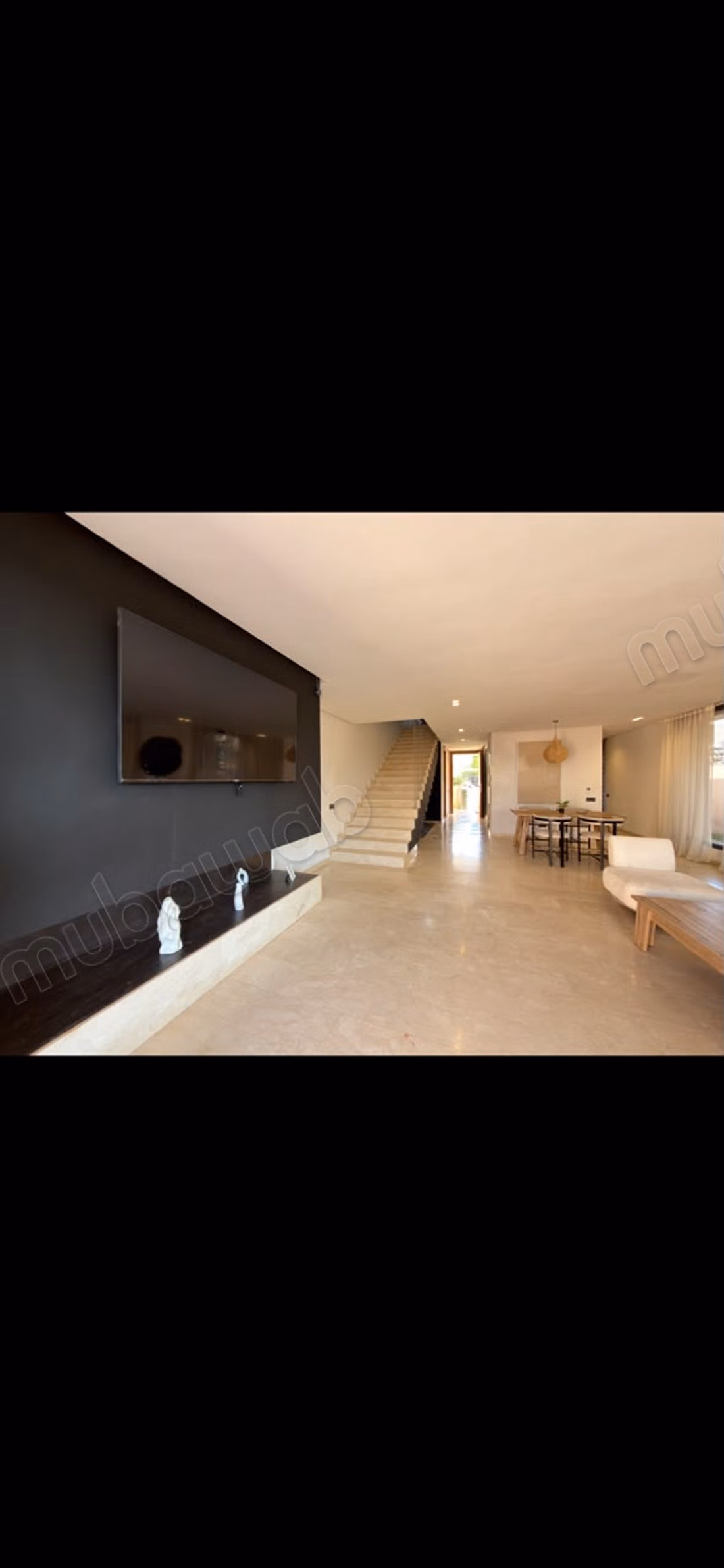 Location saisonnière villa de luxe à Route de Tahanaout. 
3 chambres agréables. 
Piscine et air conditionné