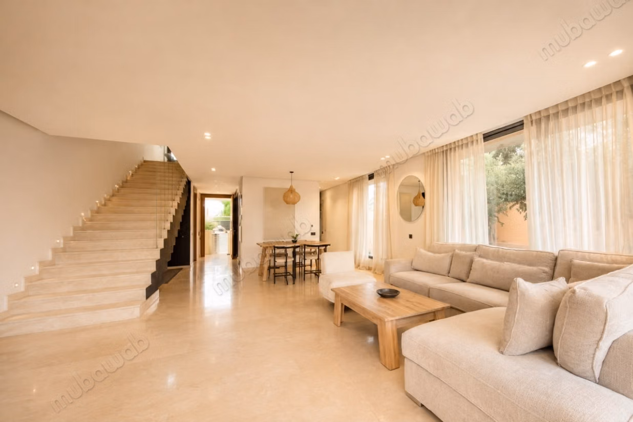 Location saisonnière villa de luxe à Route de Tahanaout. 
3 chambres agréables. 
Piscine et air conditionné