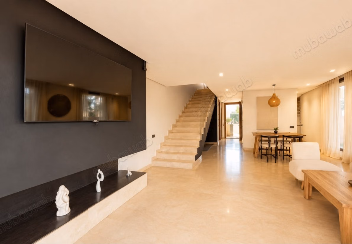 Location saisonnière villa de luxe à Route de Tahanaout. 
3 chambres agréables. 
Piscine et air conditionné
