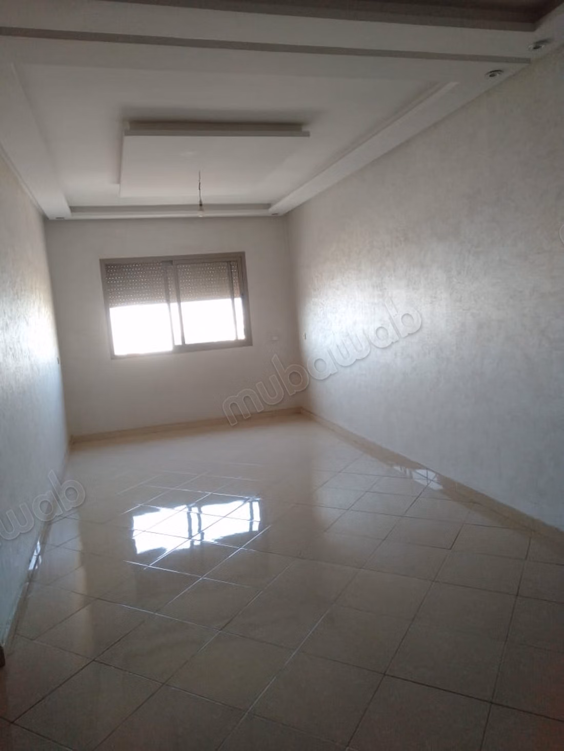 Bel appartement à vendre à Lahraouyine. 
2 chambres. 
Ascenseur et terrasse