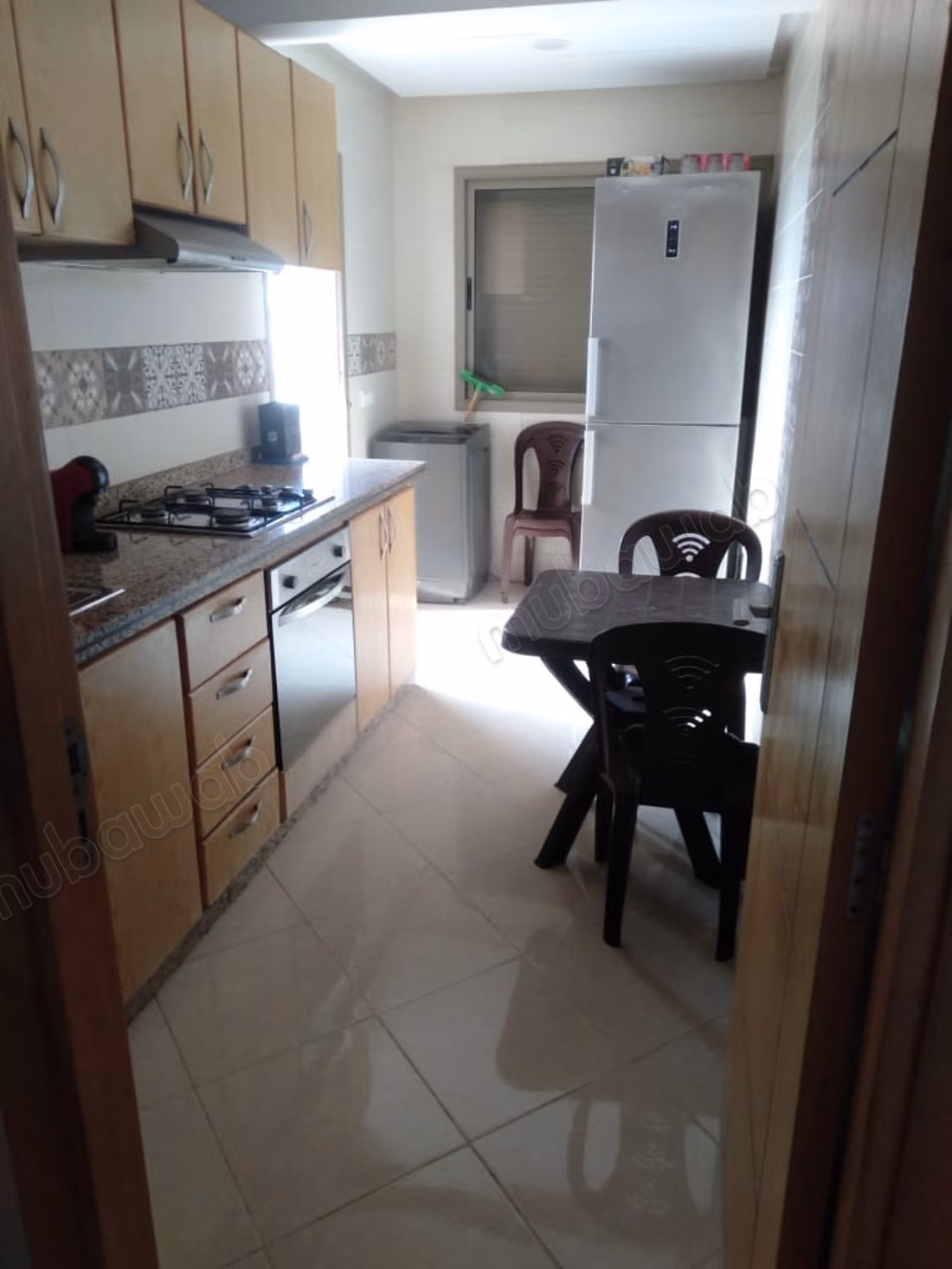 Bel appartement à vendre à Lahraouyine. 
2 chambres. 
Ascenseur et terrasse