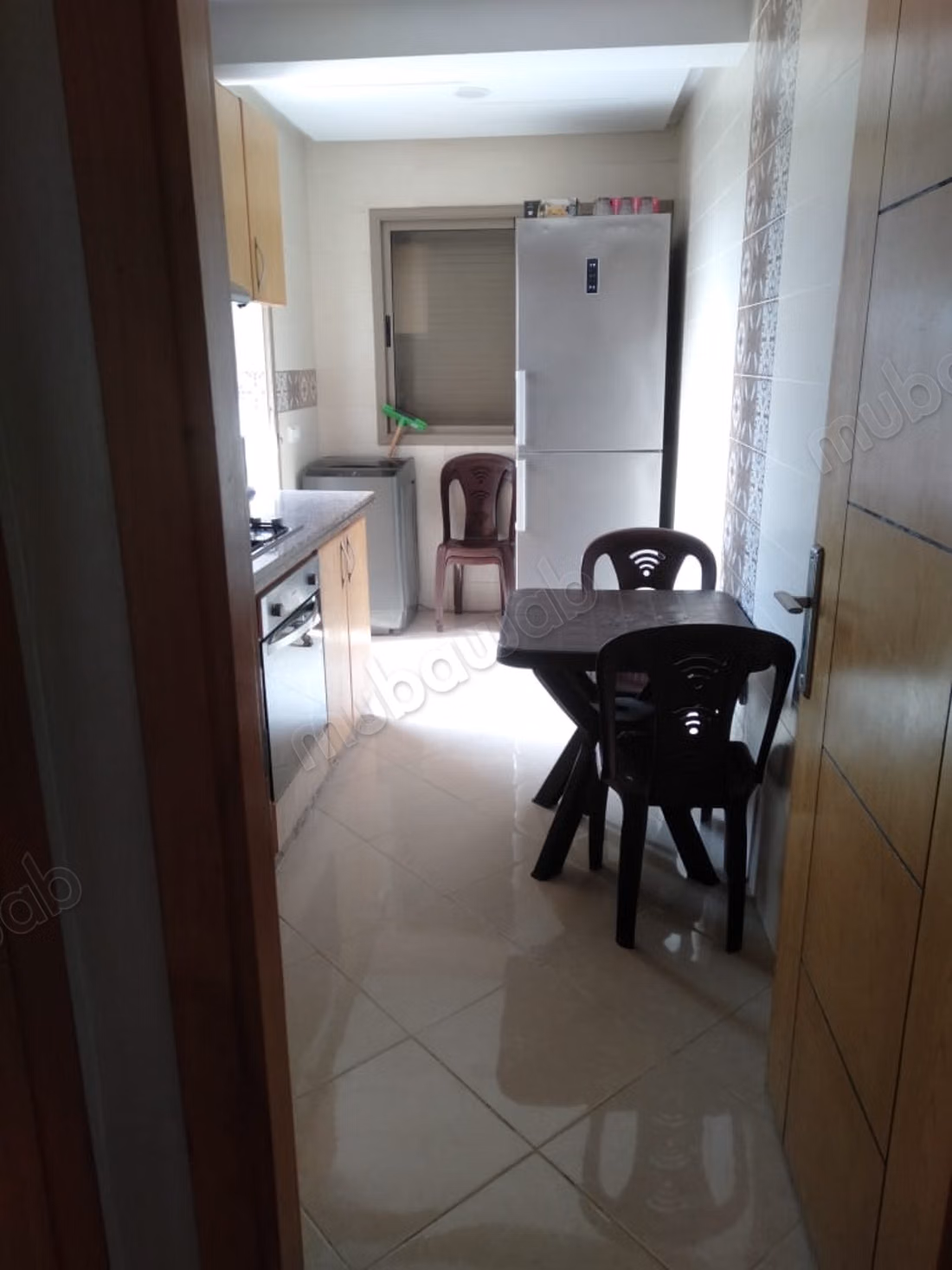 Bel appartement à vendre à Lahraouyine. 
2 chambres. 
Ascenseur et terrasse