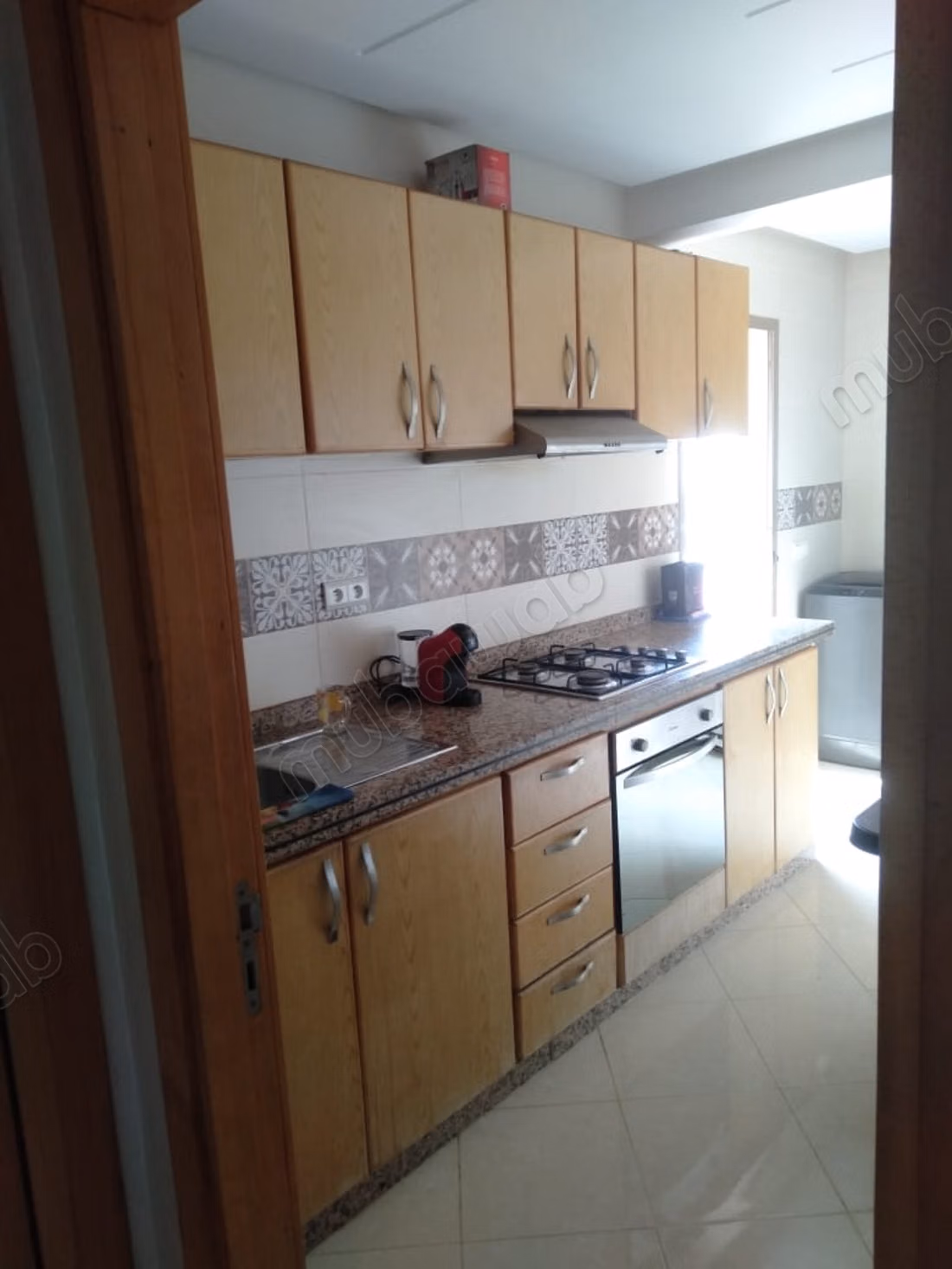 Bel appartement à vendre à Lahraouyine. 
2 chambres. 
Ascenseur et terrasse