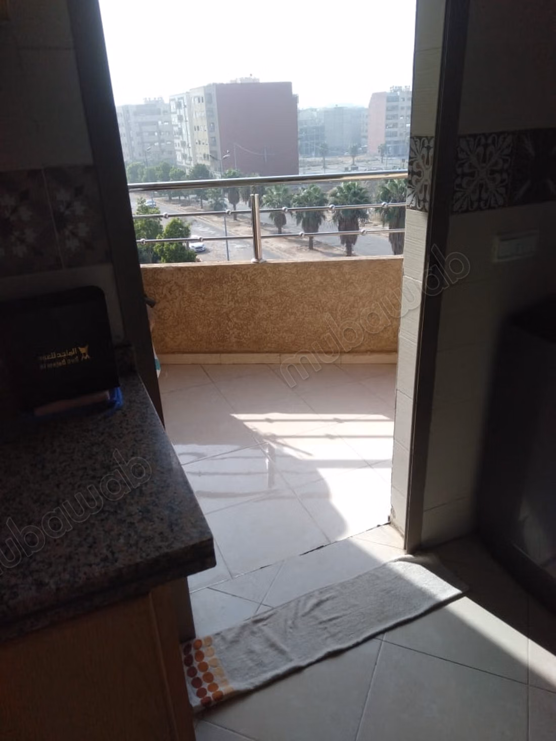 Bel appartement à vendre à Lahraouyine. 
2 chambres. 
Ascenseur et terrasse