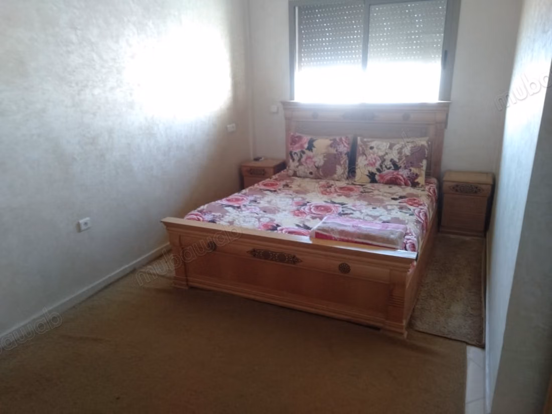 Bel appartement à vendre à Lahraouyine. 
2 chambres. 
Ascenseur et terrasse