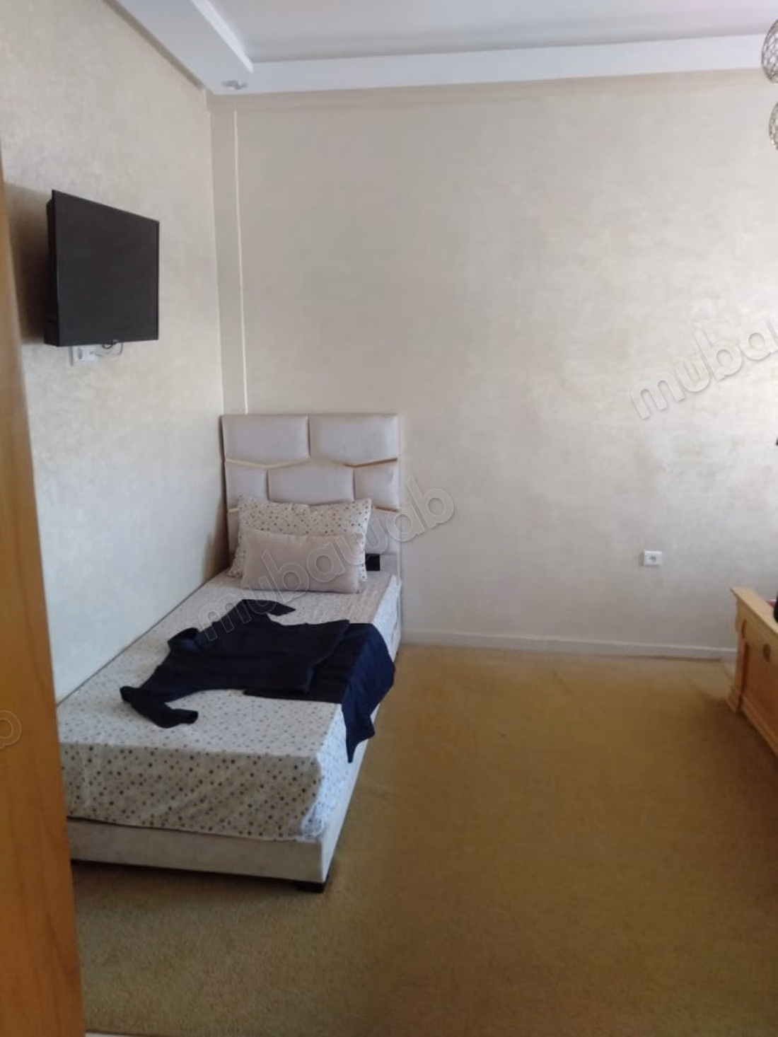 Bel appartement à vendre à Lahraouyine. 
2 chambres. 
Ascenseur et terrasse