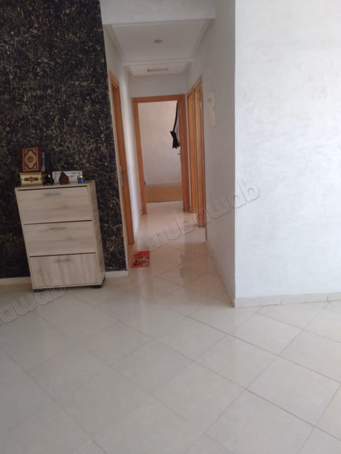 Bel appartement à vendre à Lahraouyine. 
2 chambres. 
Ascenseur et terrasse