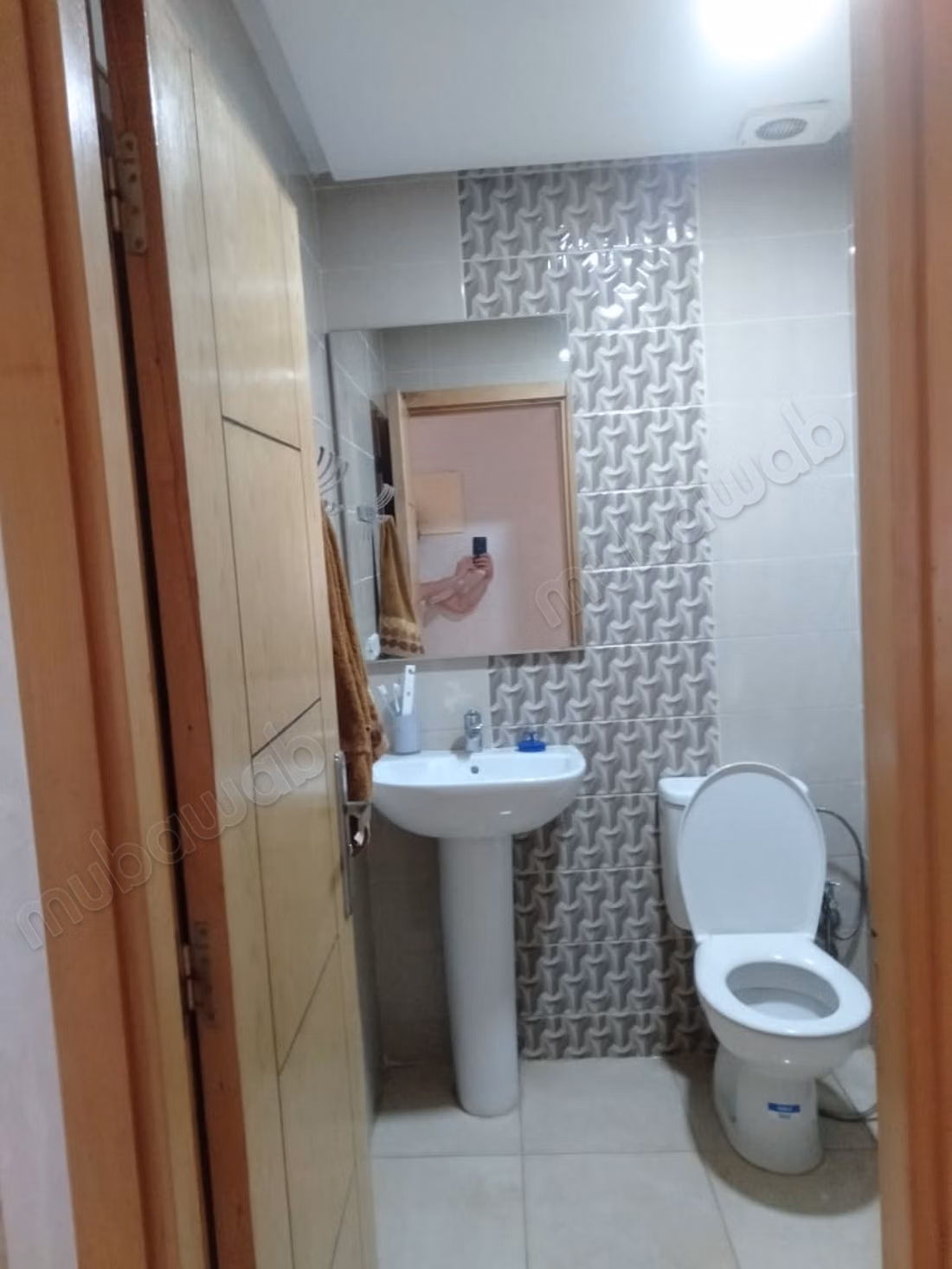 Bel appartement à vendre à Lahraouyine. 
2 chambres. 
Ascenseur et terrasse